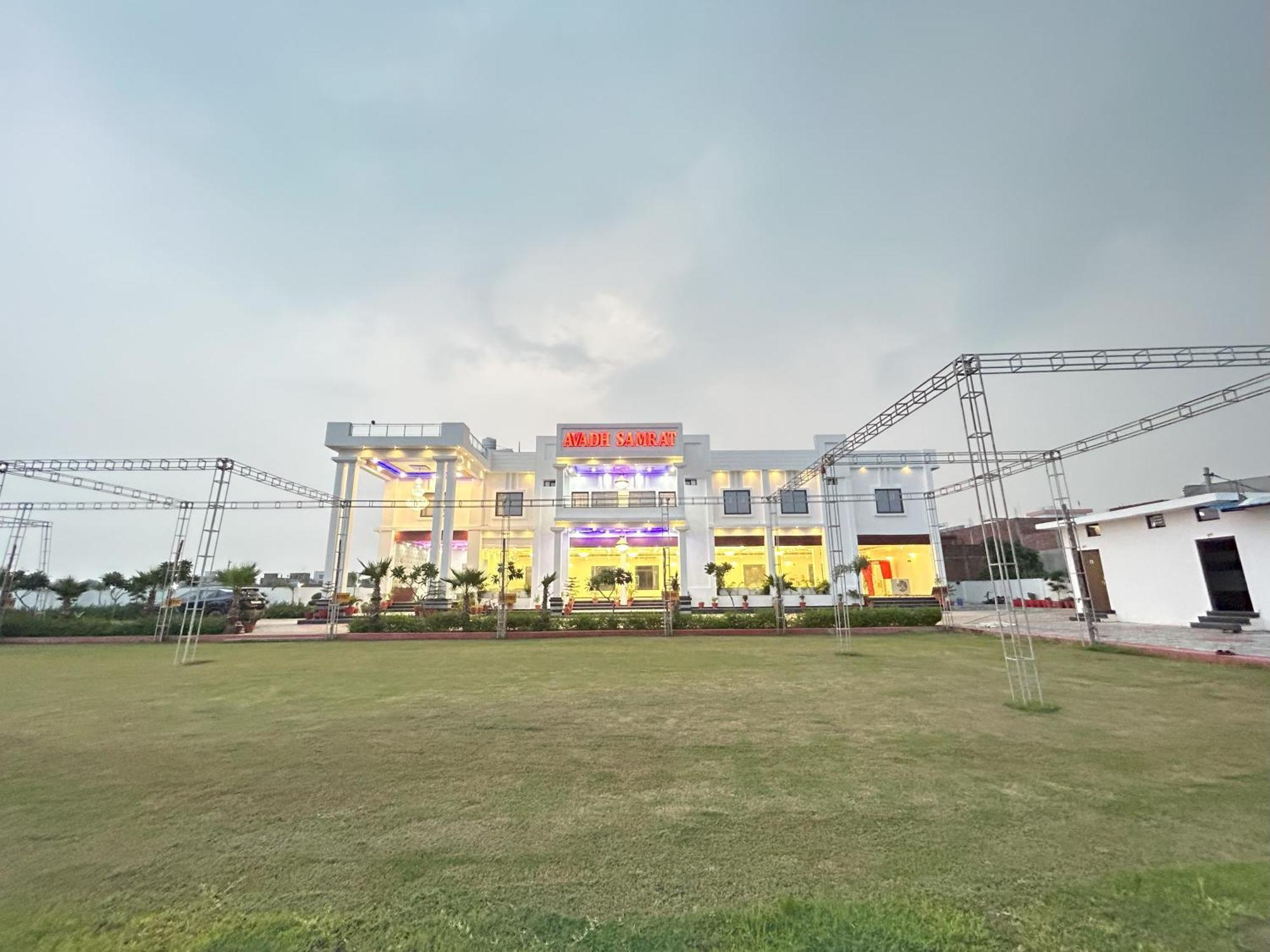 Awadh Samrat Resort Ayodhya المظهر الخارجي الصورة