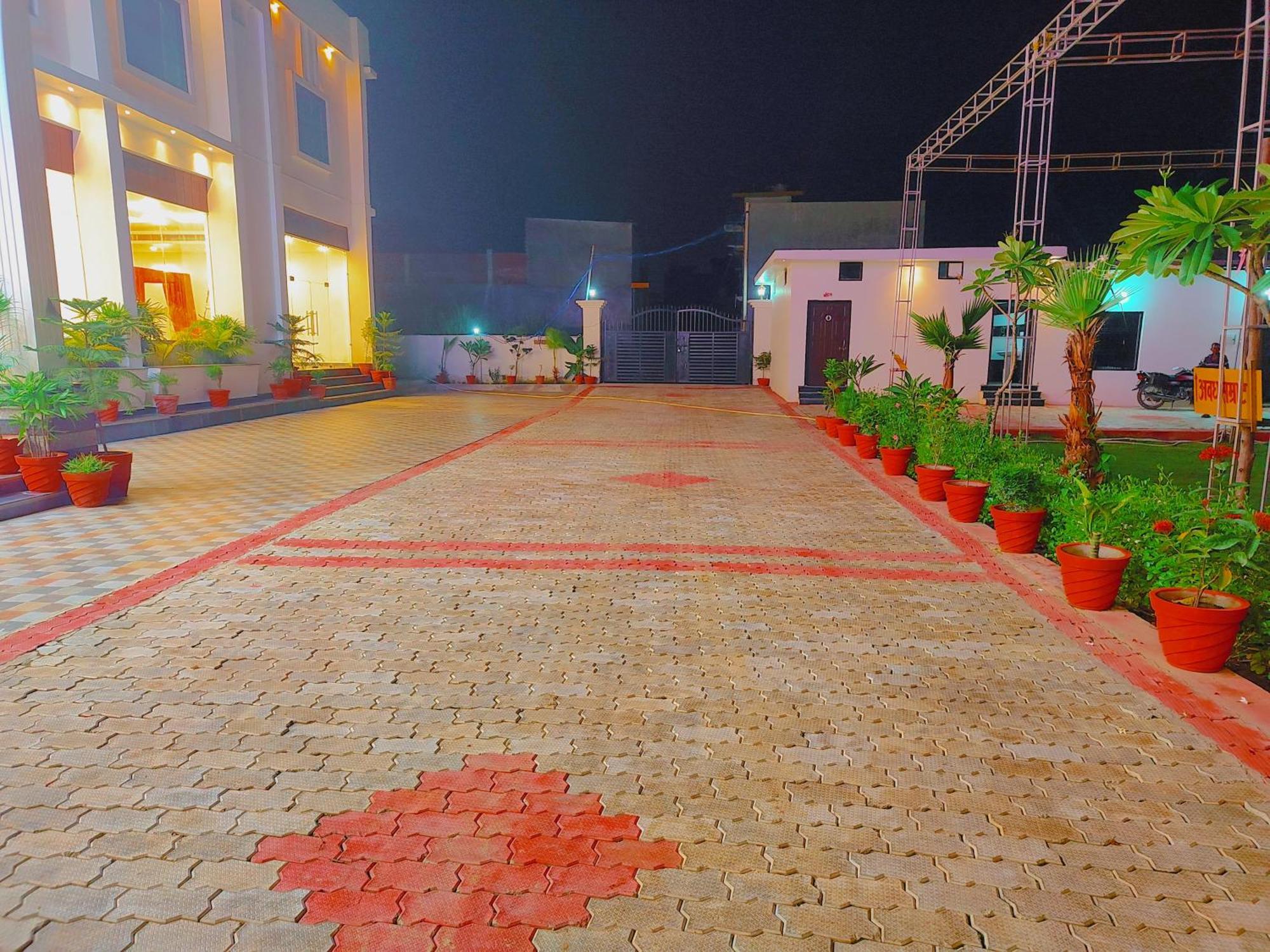 Awadh Samrat Resort Ayodhya المظهر الخارجي الصورة