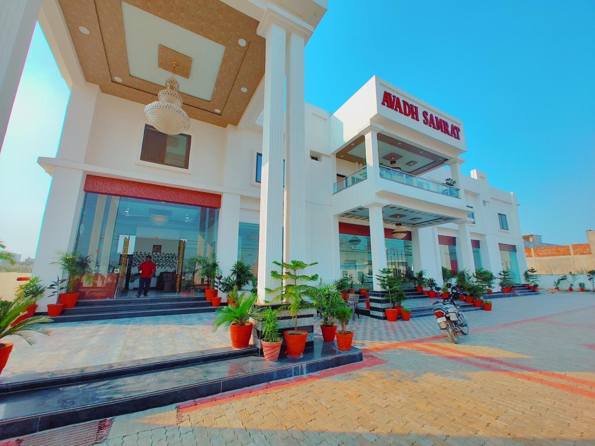 Awadh Samrat Resort Ayodhya المظهر الخارجي الصورة