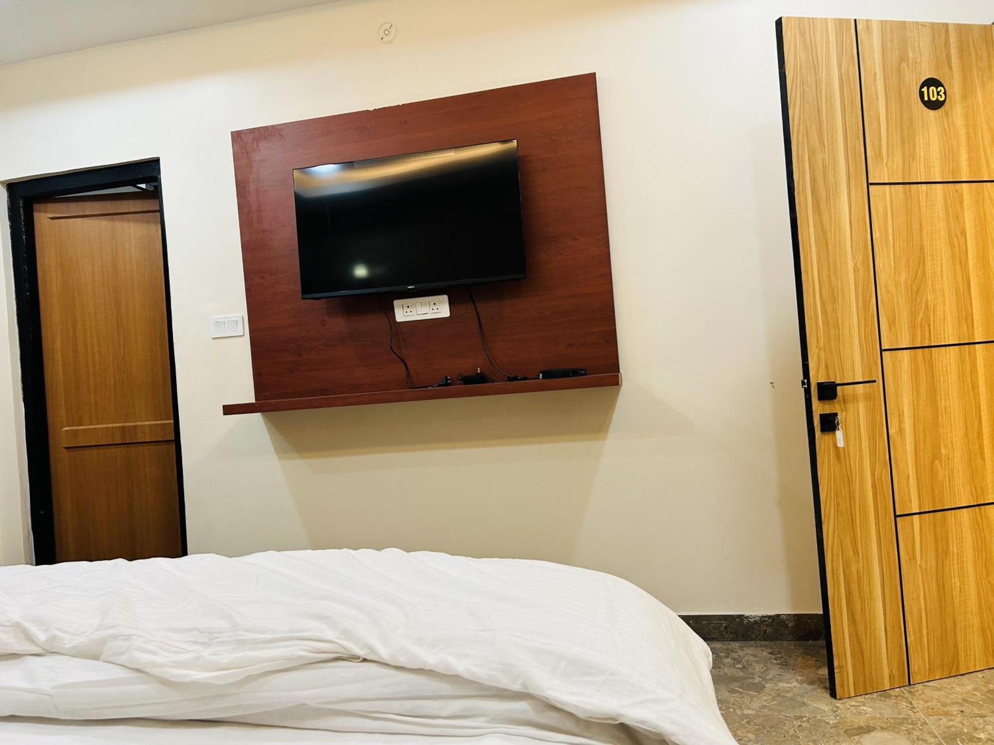 Awadh Samrat Resort Ayodhya المظهر الخارجي الصورة