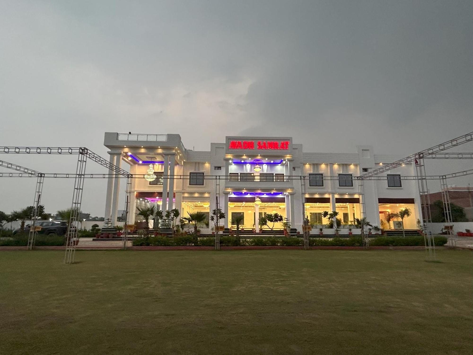 Awadh Samrat Resort Ayodhya المظهر الخارجي الصورة